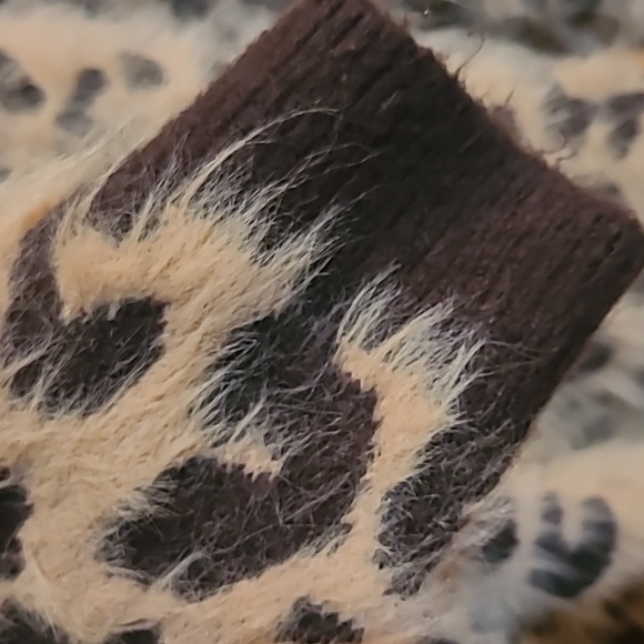 H&M Leapord Print Faux Fur Fuzzy Sweater Size Medium - Picture 2 of 12